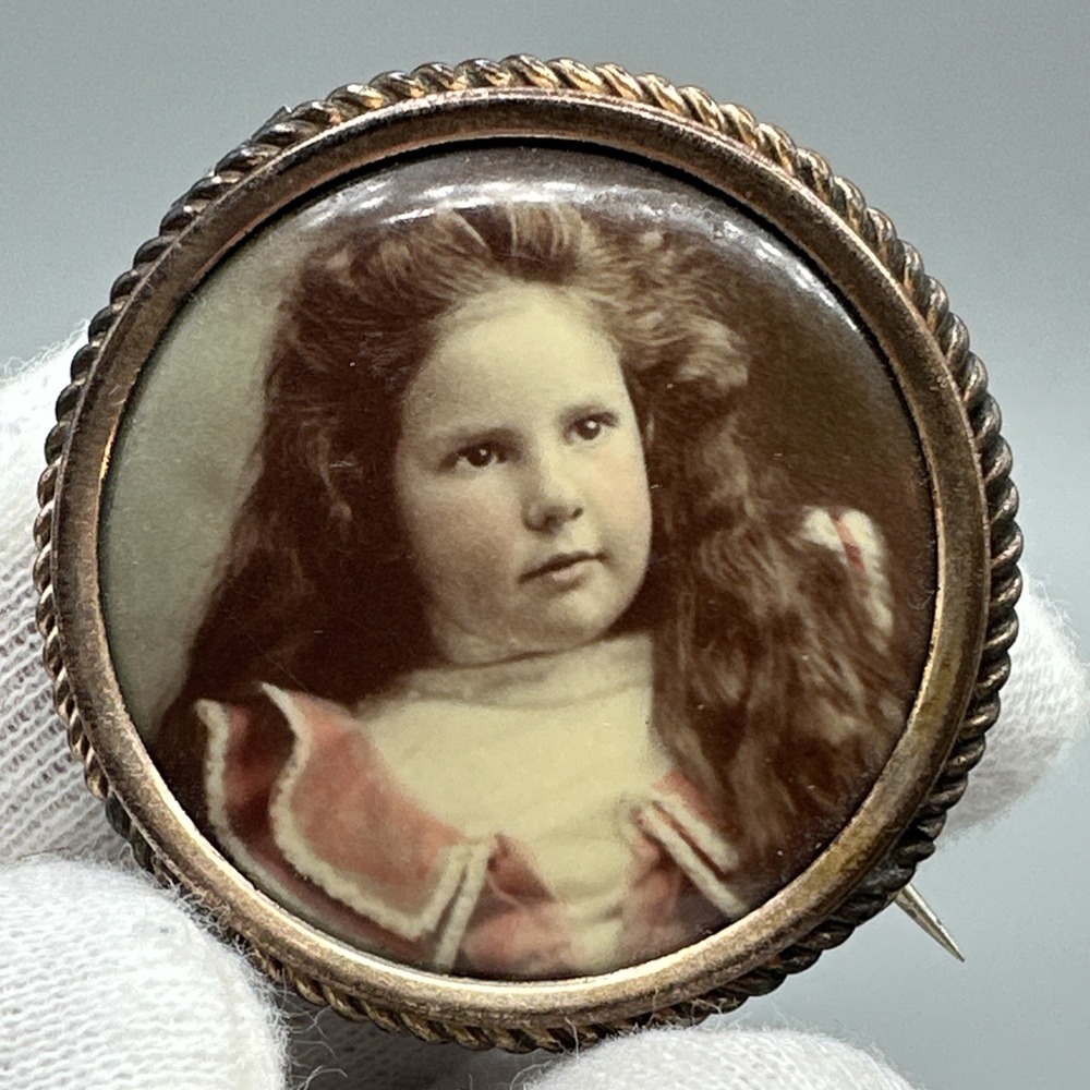 Antique Victorian Sepia Portrait Brooch Young Girl Photo Pin Gold Tone c1922#842